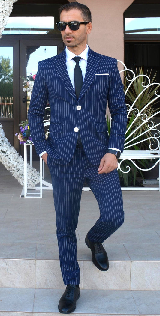 Costum barbat, bleumarin cu dungulite (sacou si pantalon).