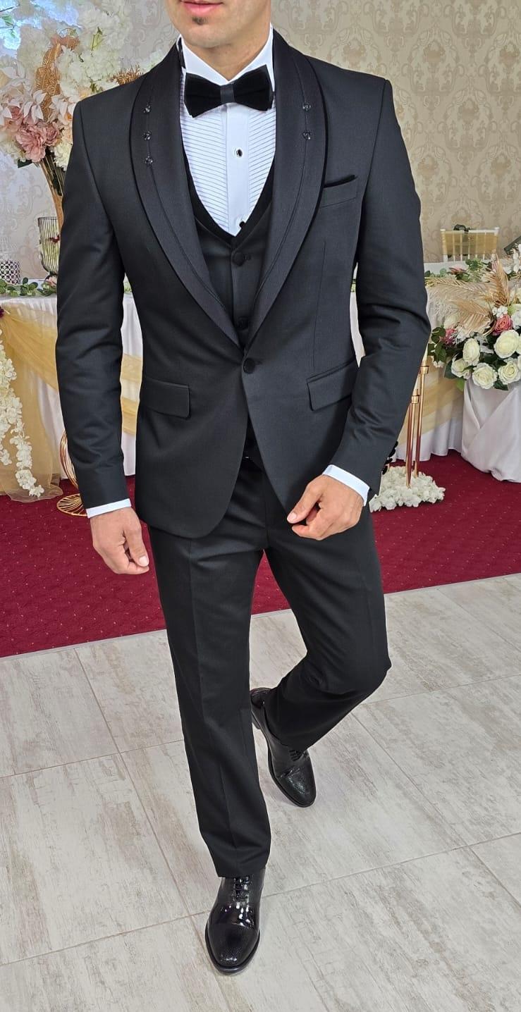 COSTUM CEREMONIE, NEGRU, SACOU GULER SAL DETASABIL(sacou, pantalon, vesta, papion).