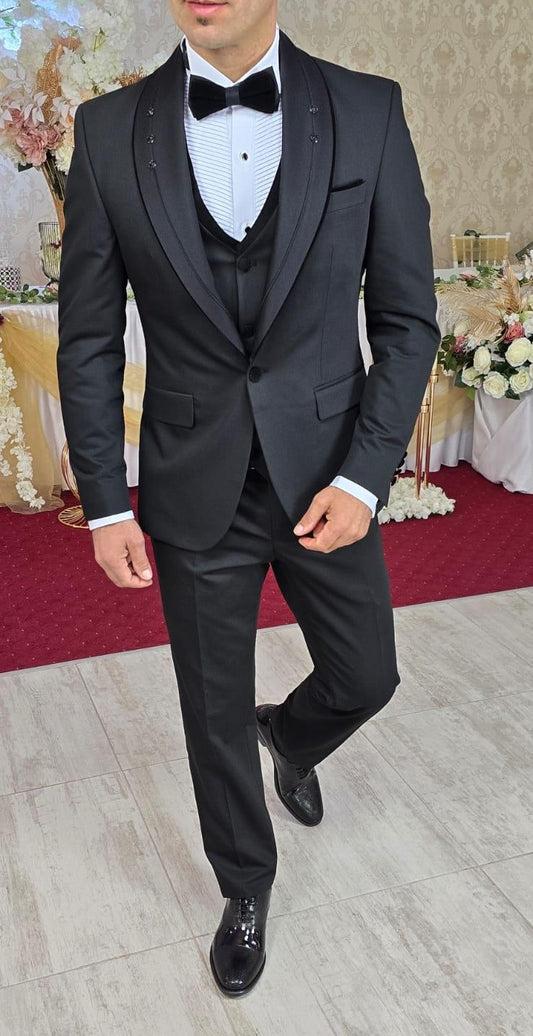 Costum ceremonie, negru, sacou guler sal detasabil (sacou, pantalon, vesta, papion).