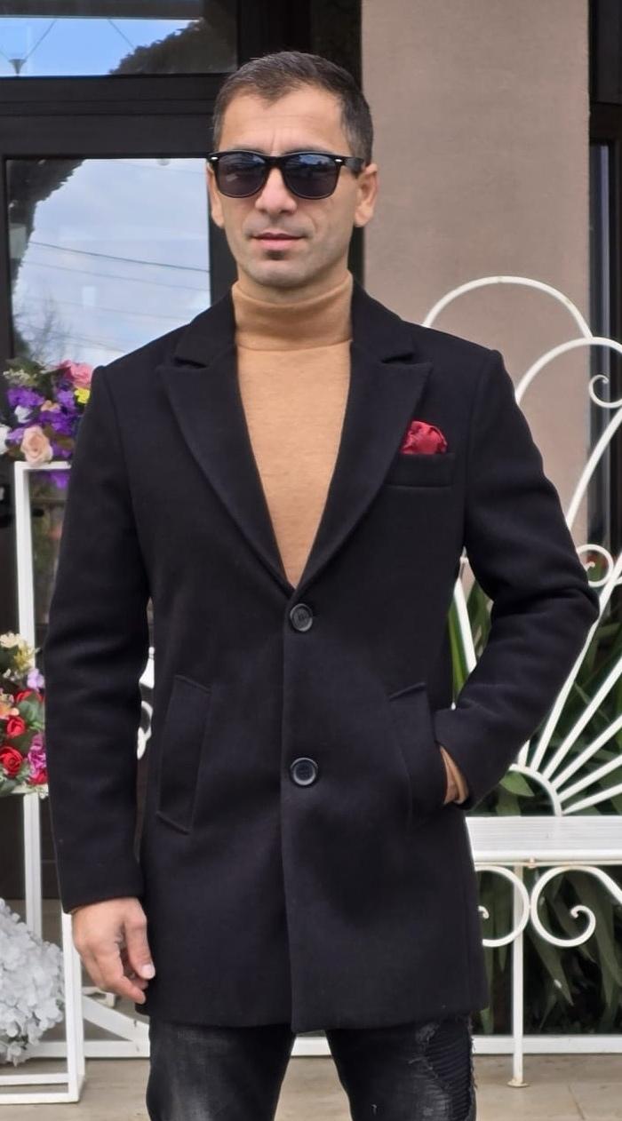 Palton barbati, stofa groasa, captusit cu matlasata, negru, slim fit.