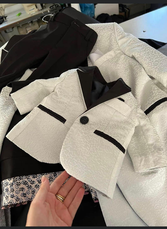 Costum baietel personalizat, pe comanda la dimensiuni, varsta 3 luni.