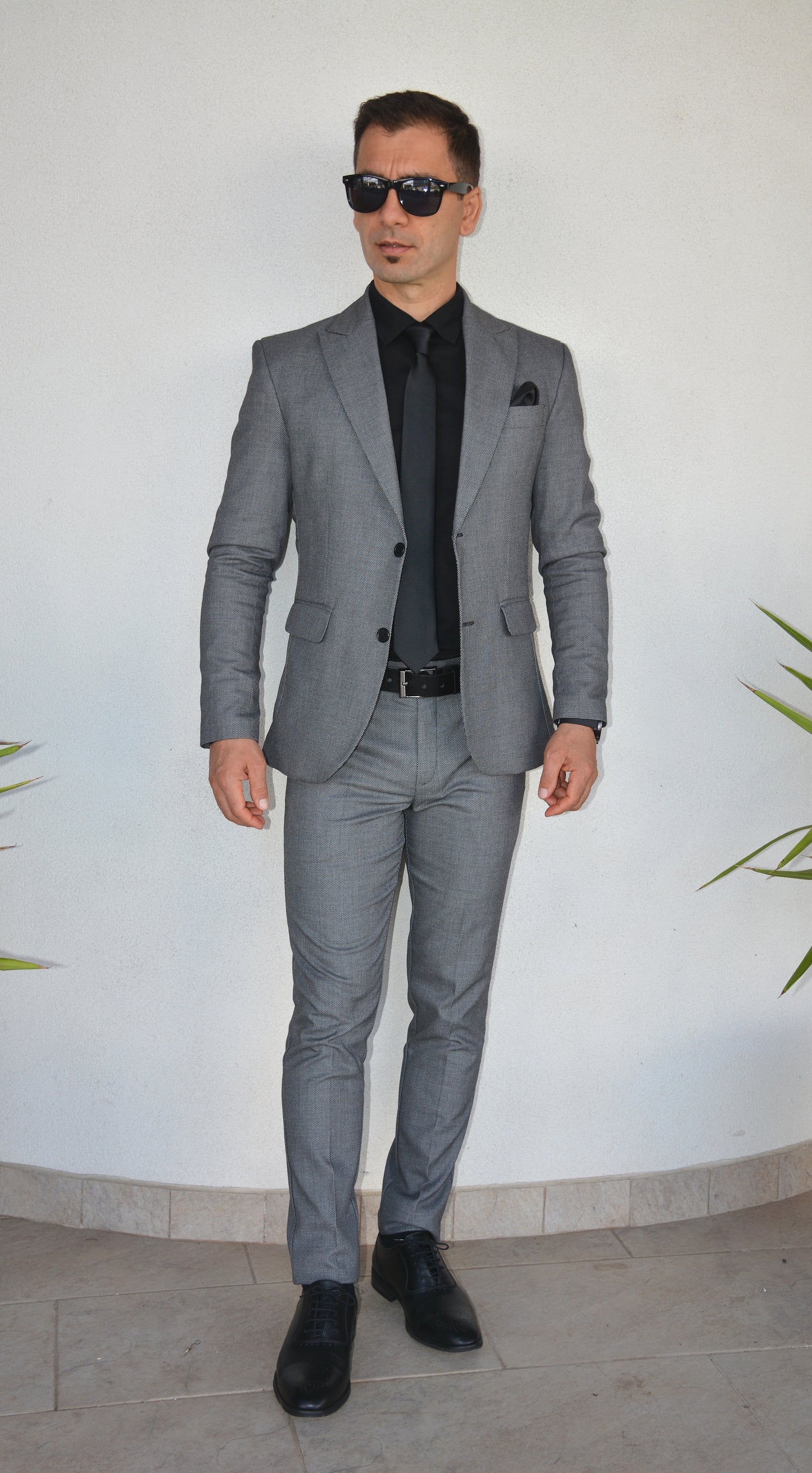 Costum barbat, gri pipit cu negru, sare si piper (sacou si pantalon).