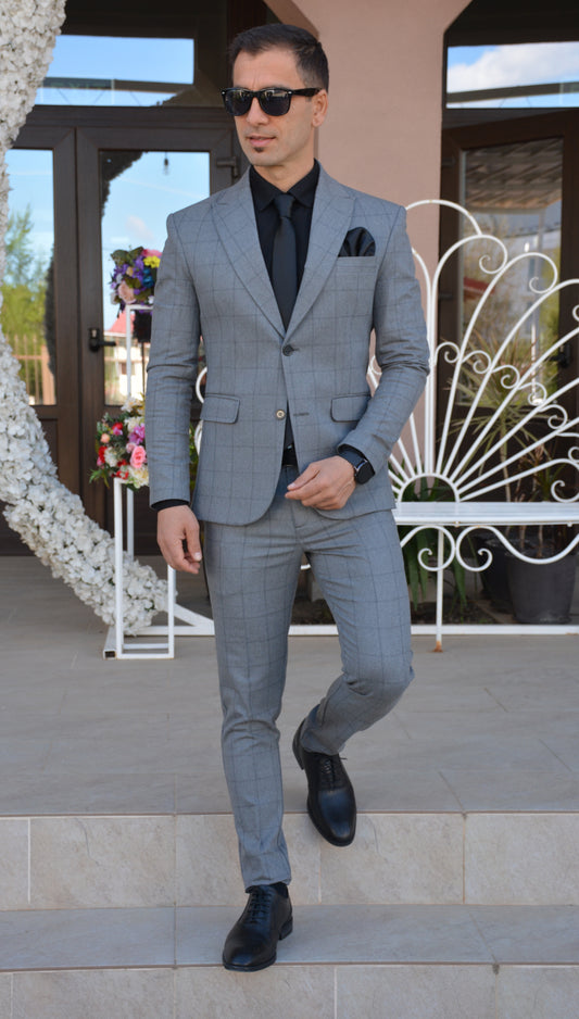 Costum barbat, gri in caro mare negru (sacou si pantalon).