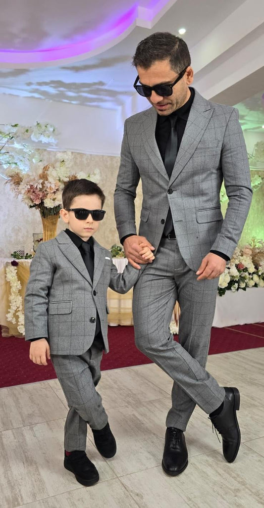 Costum băiat, elegant, set Tată si Fiu disponibil.