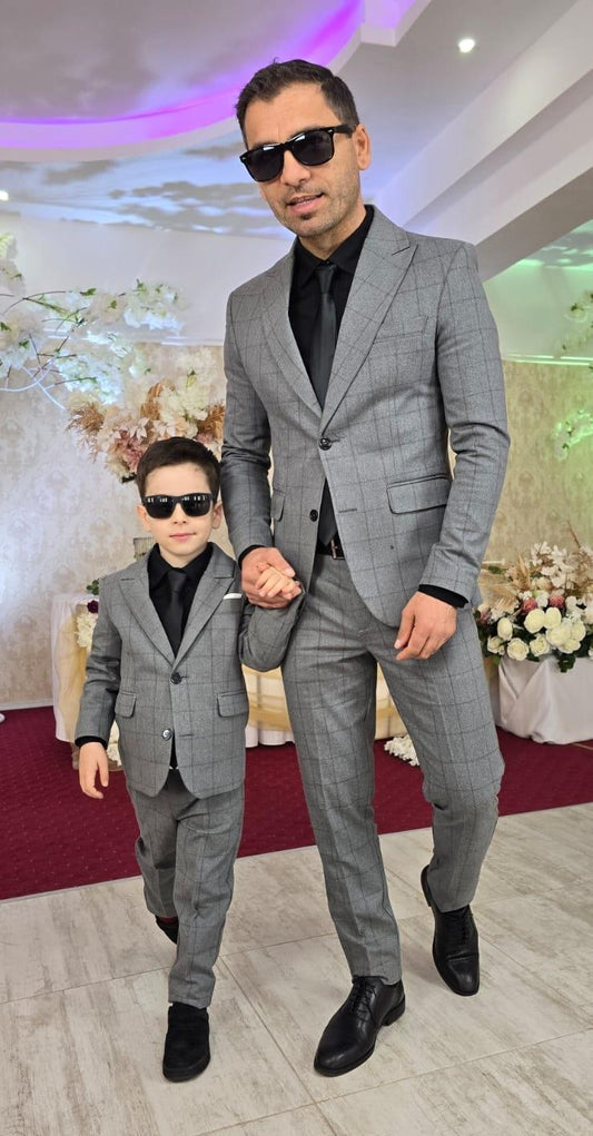 Costum băiat, elegant, set Tată si Fiu disponibil.