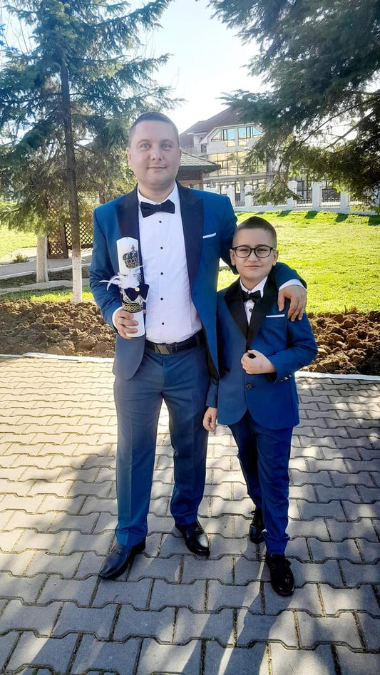 Cielti multumiti, tata-fiu.