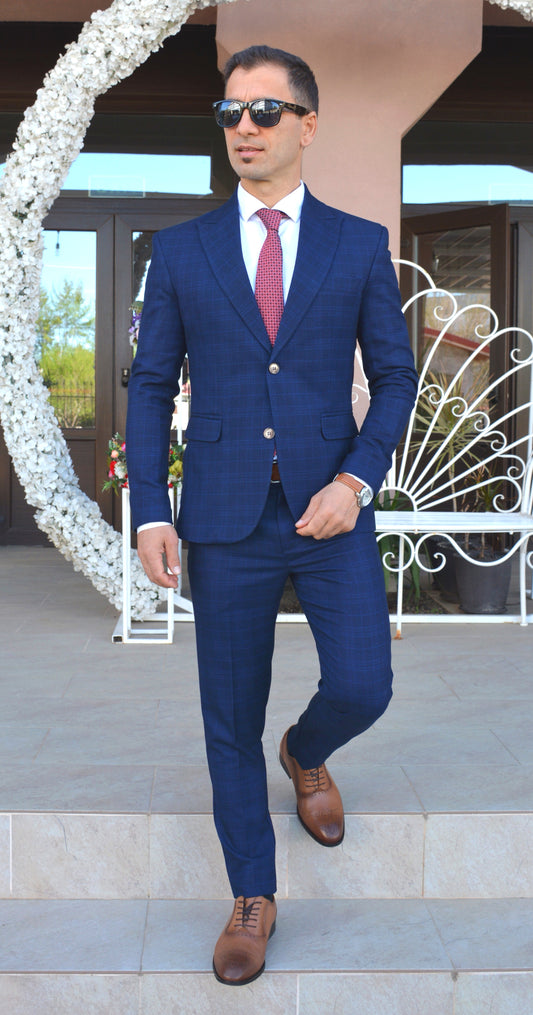Costum barbat, bleumarin in caro bleu (sacou si pantalon).
