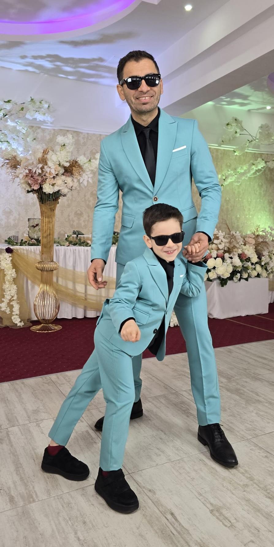 Costum băiat, elegant, set Tată-Fiu disponibil.