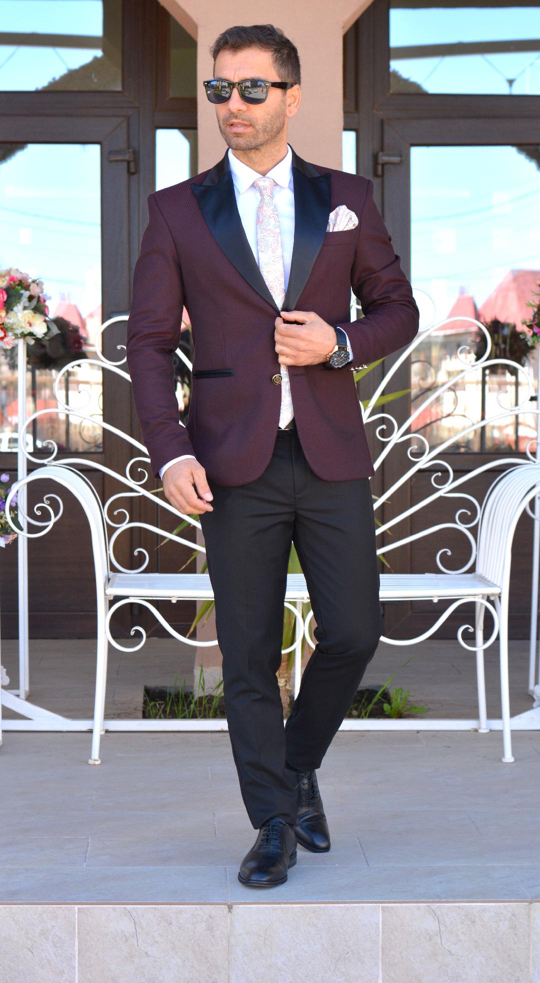COSTUM CEREMONIE, SACOU GRENA CU MODEL NEGRU SI PANTALON NEGRU (sacou si pantalon, vesta este optionala).