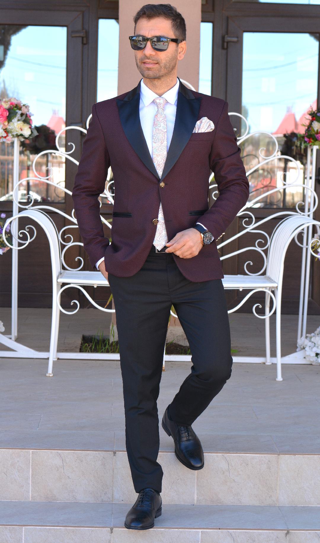 COSTUM CEREMONIE, SACOU GRENA CU MODEL NEGRU SI PANTALON NEGRU (sacou si pantalon, vesta este optionala).