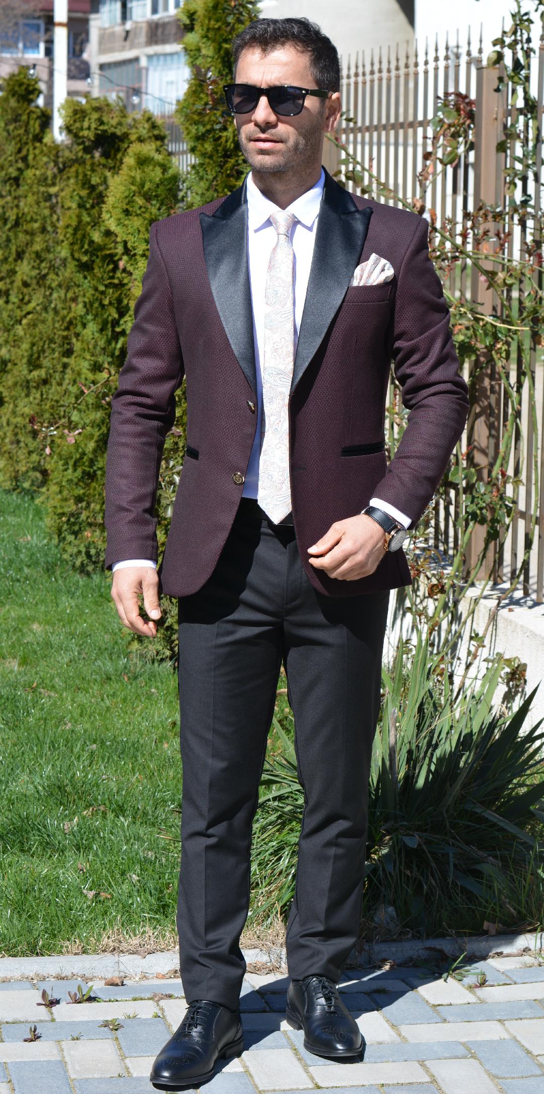 COSTUM CEREMONIE, SACOU GRENA CU MODEL NEGRU SI PANTALON NEGRU (sacou si pantalon, vesta este optionala).