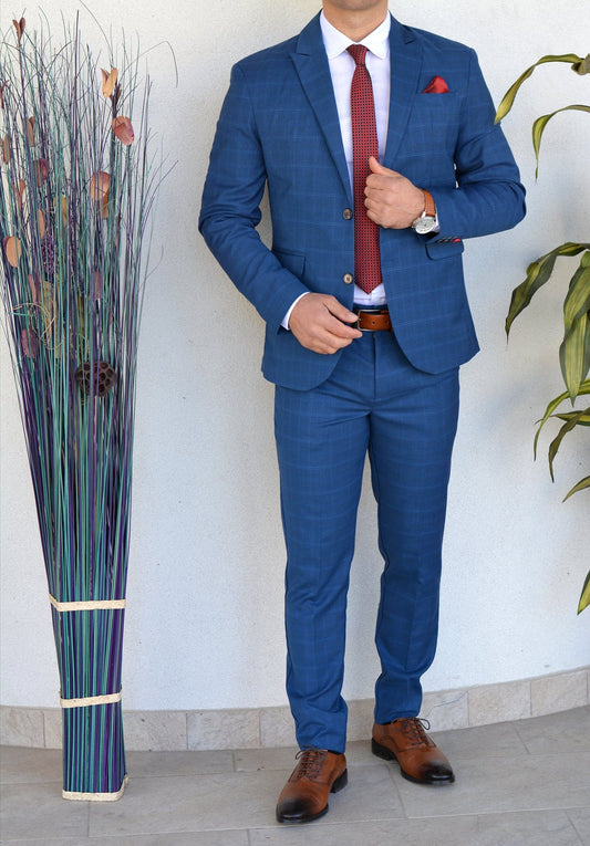 Costum barbat, albastru deschis in caro bleu (sacou si pantalon).