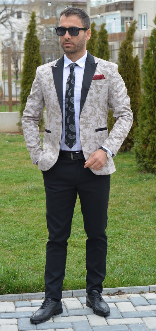 Costum barbat, ceremonie, sacou grej melanj si pantalon negru (sacou si pantalon).