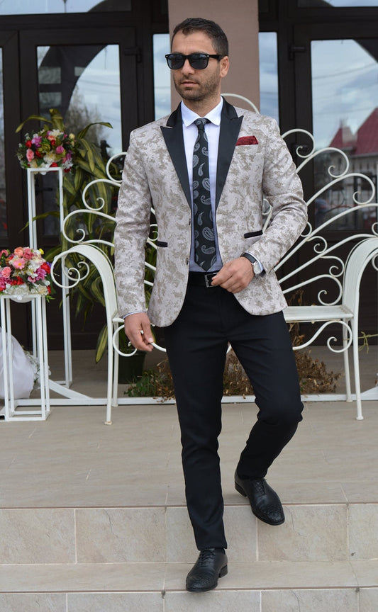 Costum barbat, ceremonie, sacou grej melanj si pantalon negru (sacou si pantalon).