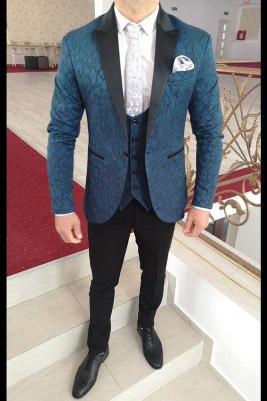 Costum barbat, ceremonie, sacou brocard turcoaz cu model si pantalon negru.