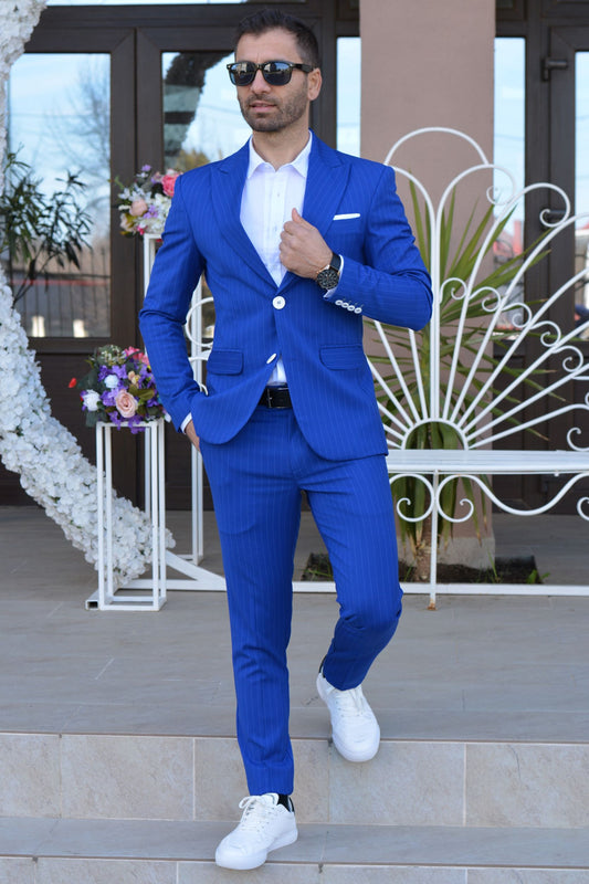 Costum barbat, albastru electric cu dungulite albe (sacou si pantalon).