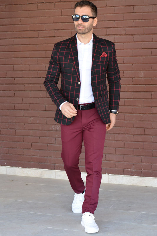Tinuta barbat, sacou negru in caro grena si pantalon grena.