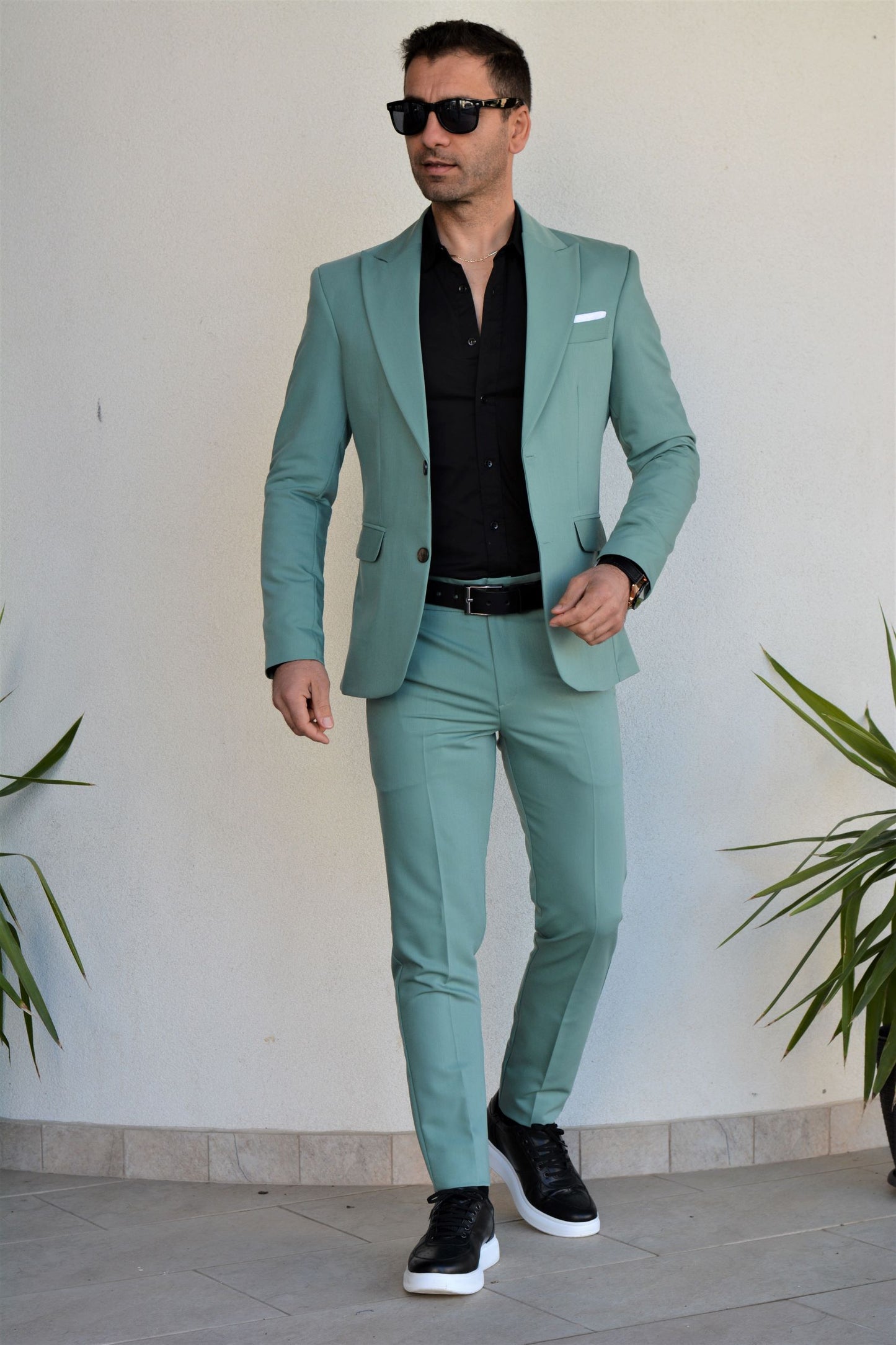 Costum barbat, culoare ou de rata (sacou si pantalon).