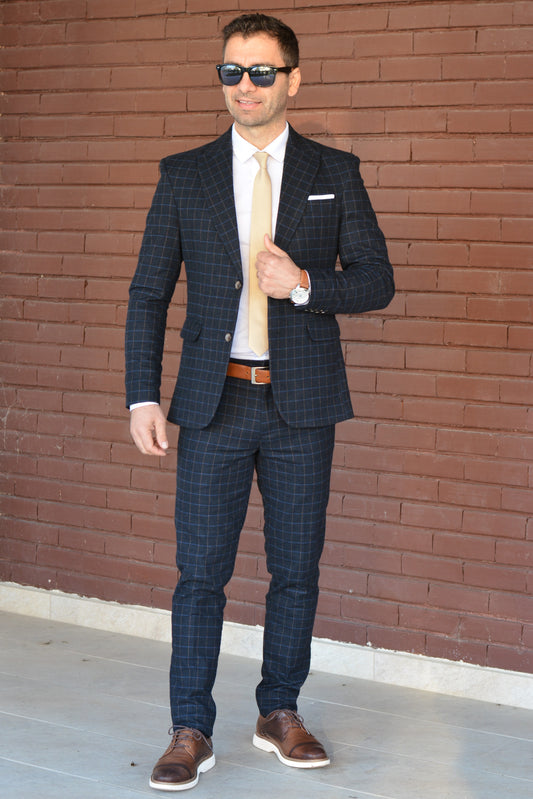 Costum barbat, negru in carouri bleu si bej (sacou si pantalon).