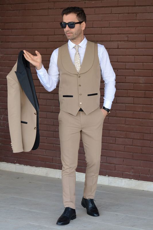 Costum barbat, ceremonie, bej (sacou si pantalon, vesta este optionala).