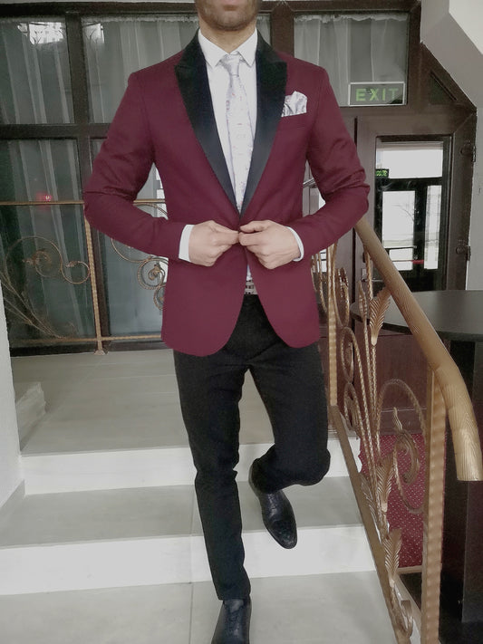 Costum barbat, ceremonie, sacou grena cu model si pantalon negru.