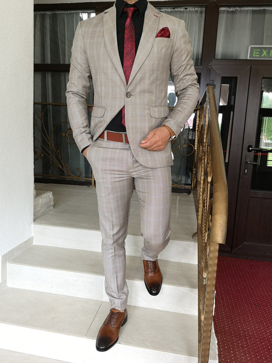 Costum barbat, bej lucios in carouri (sacou si pantalon).