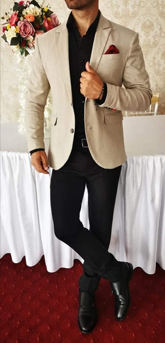 Costum barbat, sacou alb-bej si pantalon negru (sacou si pantalon)