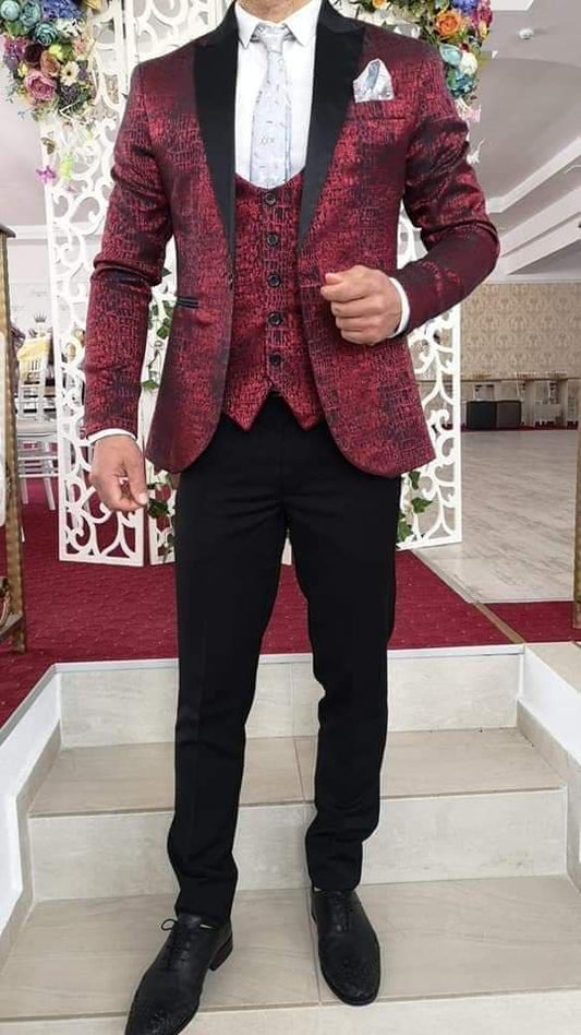 Costum barbat, ceremonie, rosu cu model si pantalon negru.