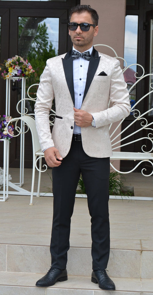Costum barbat, ceremonie, sacou brocard bej margarina si pantalon negru.