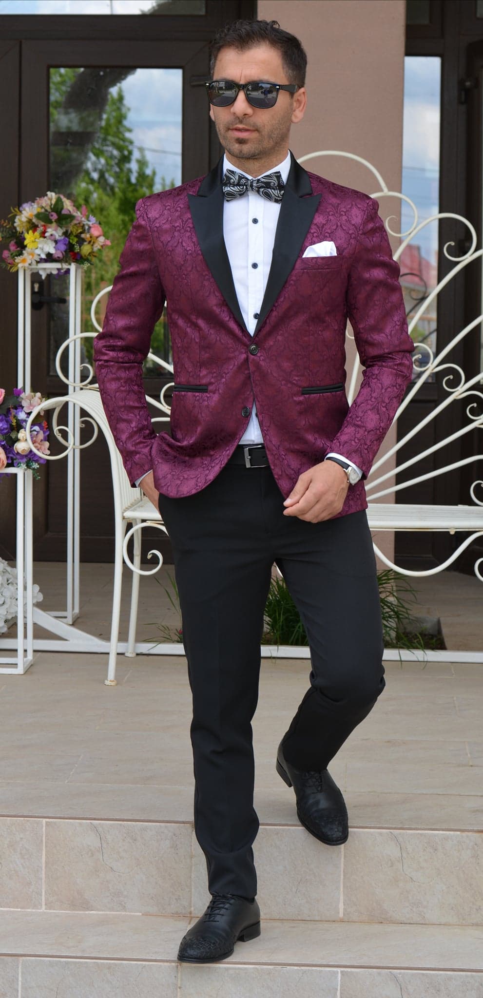 TINUTA CEREMONIE, SACOU BROCARD MOV PRUNA, PANTALON NEGRU.
