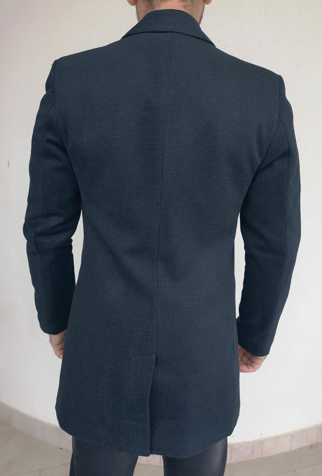 Palton barbati, stofa groasa, captusit cu matlasata, turcoaz-vernil, slim fit.