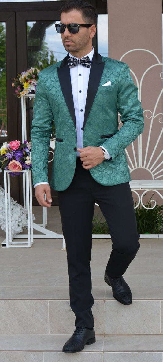 Costum barbat, ceremonie, sacou brocard verde deschis cu model si pantalon negru.