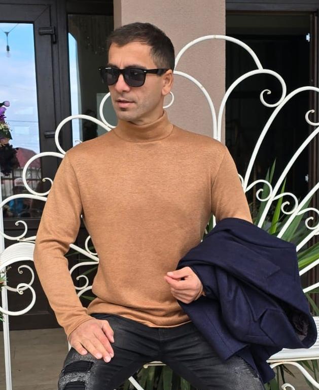 Maleta barbati, tricot gros, auriu, slim fit.