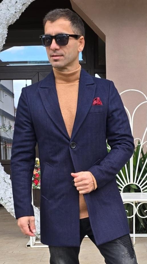 Palton barbati, stofa groasa, captusit cu matlasata, bleumarin cu insertii maro, slim fit.