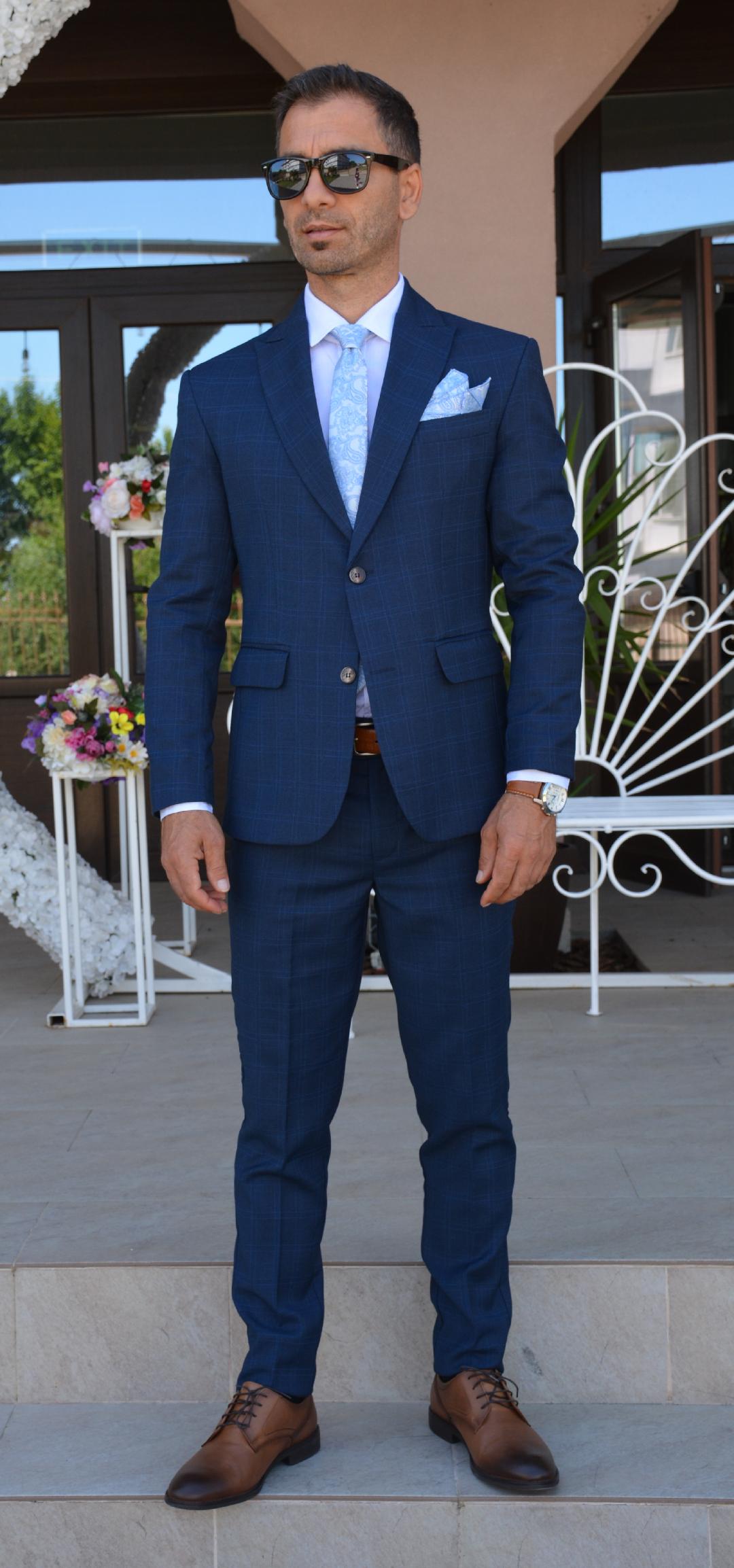 Costum bărbat, albastru caro bleu, sacou si pantalon.