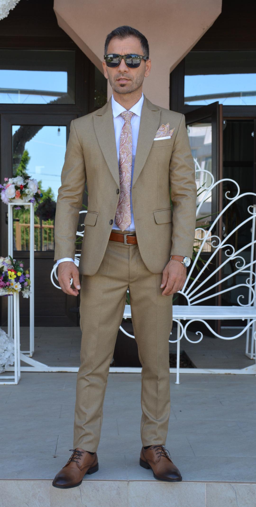 Costum bărbat, slim fit, auriu, sacou si pantalon.
