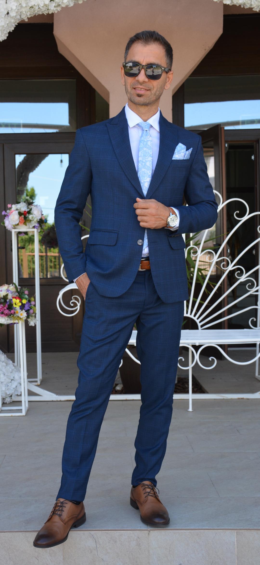 Costum bărbat, albastru caro bleu, sacou si pantalon.