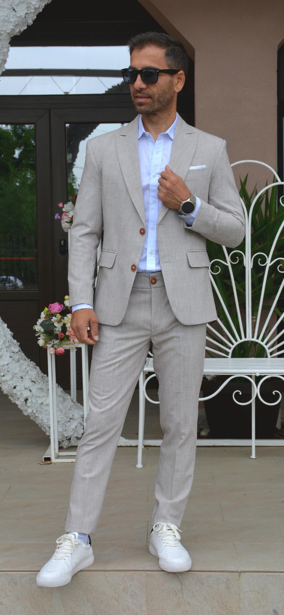 Costum bărbat, bej deschis, textura gen in, sacou si pantalon.