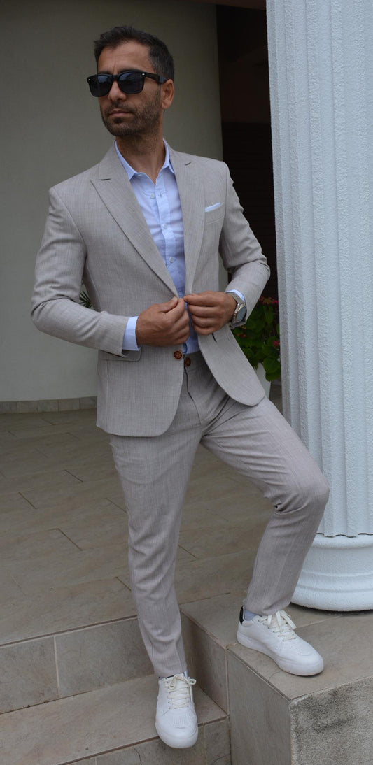 Costum bărbat, bej deschis, textura gen in, sacou si pantalon.