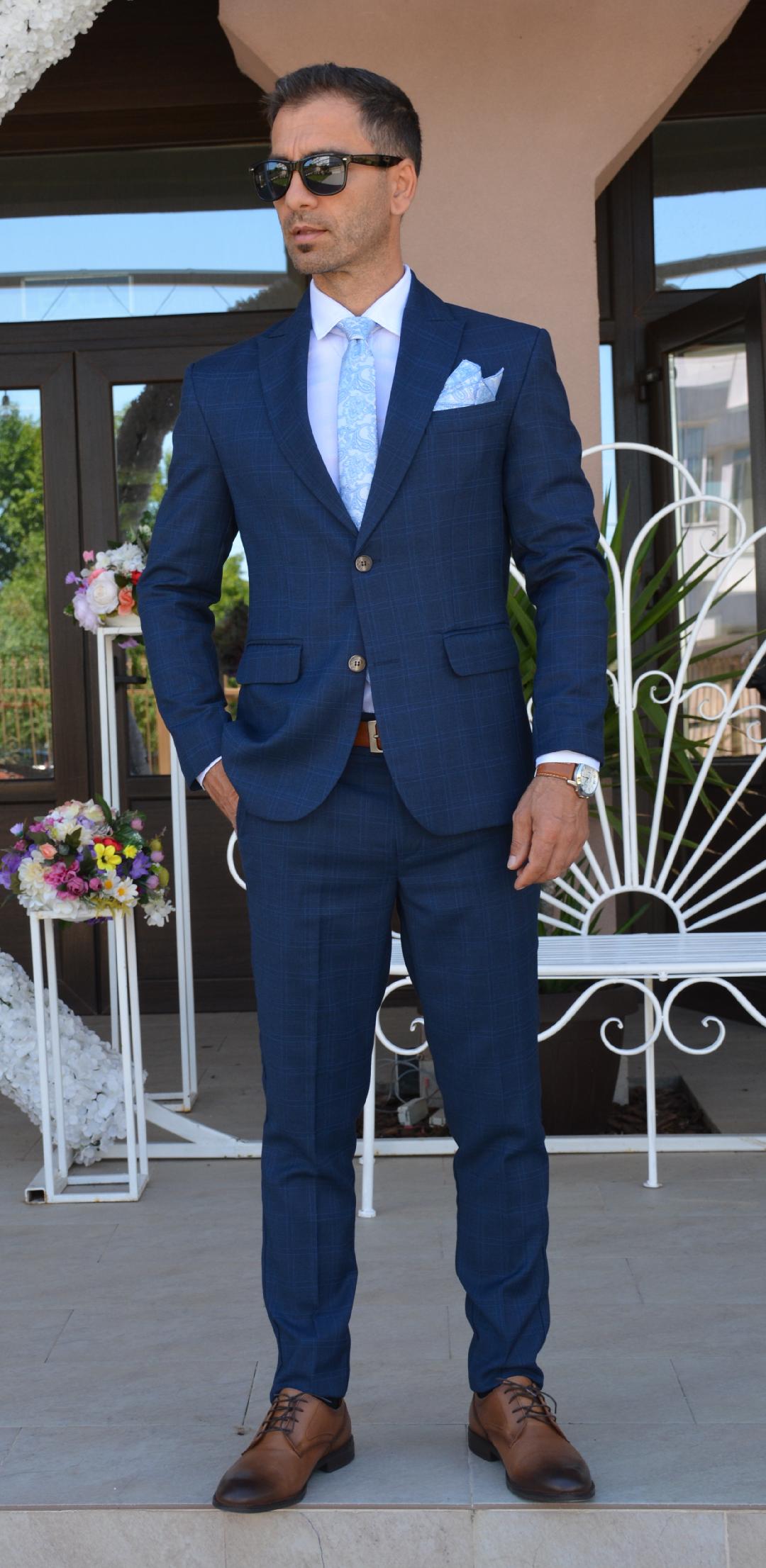 Costum bărbat, albastru caro bleu, sacou si pantalon.